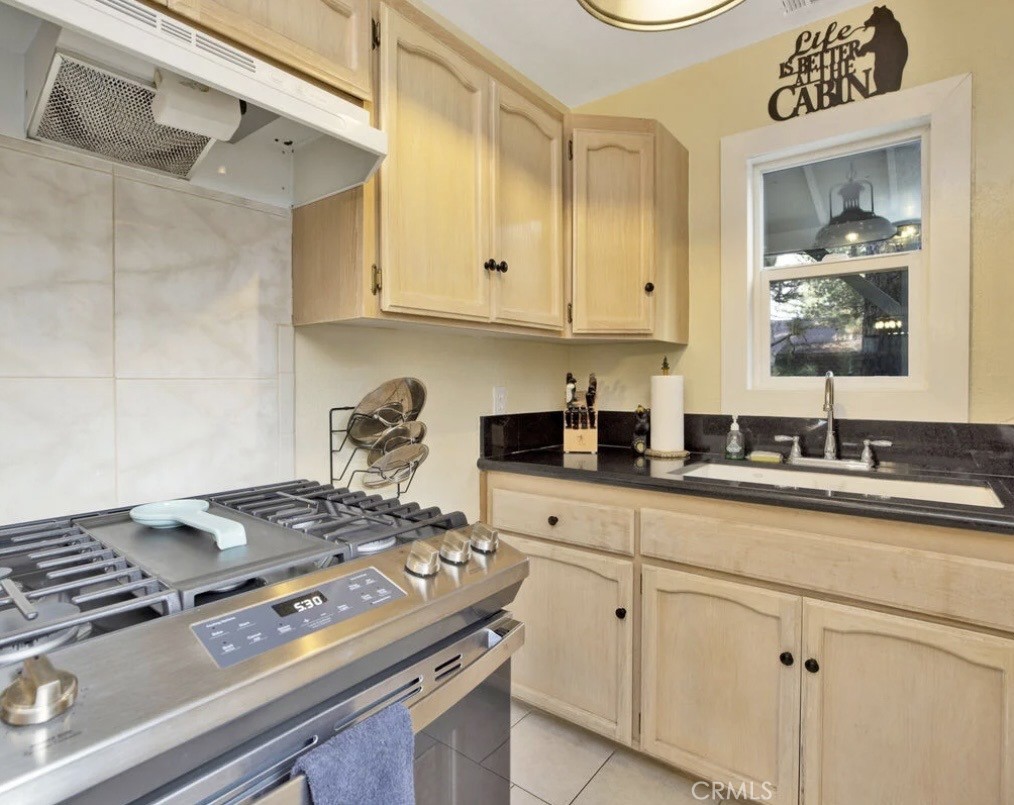 39074 North Bay Property Photo 13