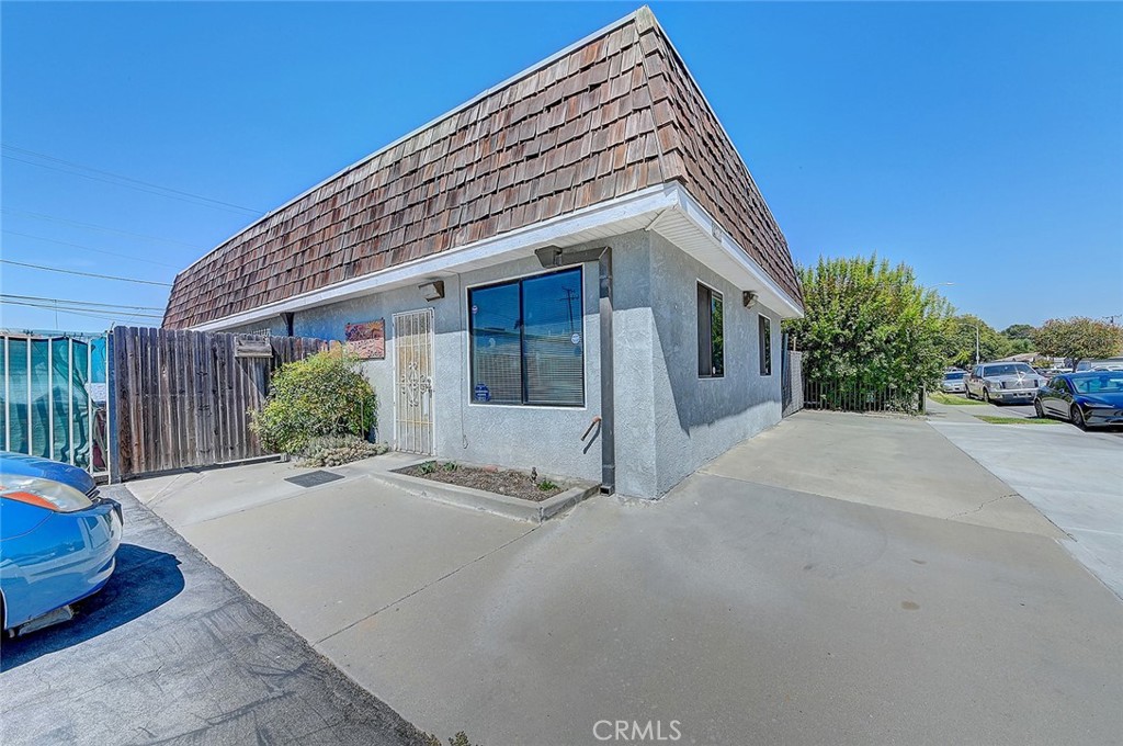 2715 E 56th Street Property Photo 2