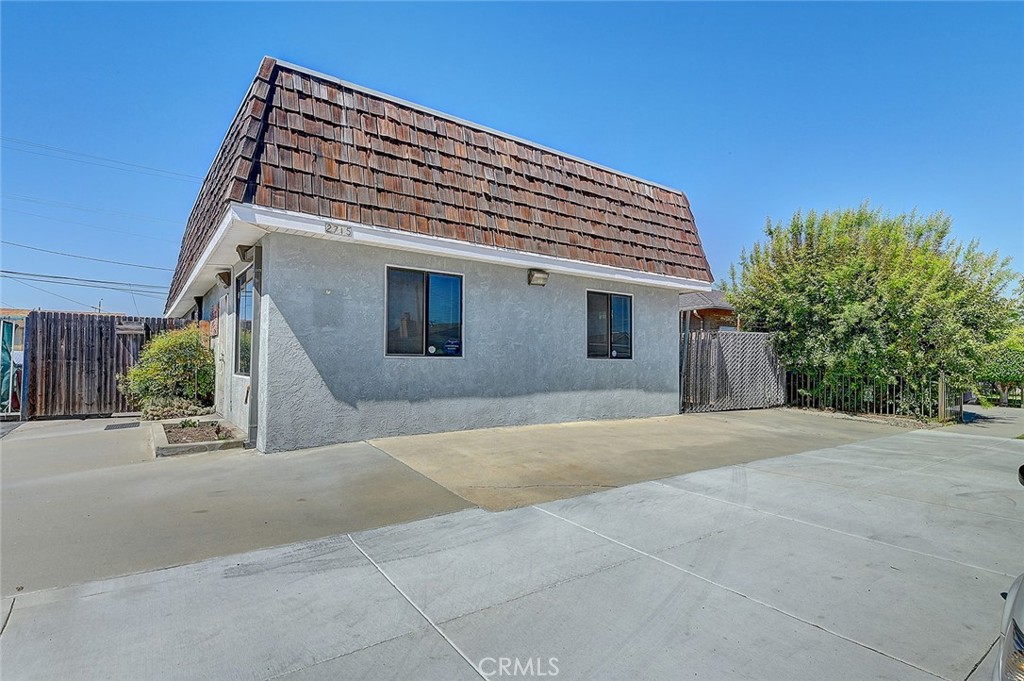2715 E 56th Street Property Photo 4