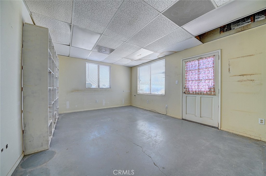 2715 E 56th Street Property Photo 5