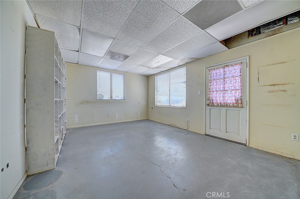 2715 E 56th Street Property Photo 5