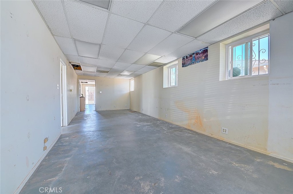 2715 E 56th Street Property Photo 9