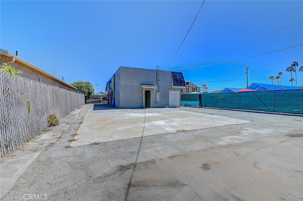 2715 E 56th Street Property Photo 19