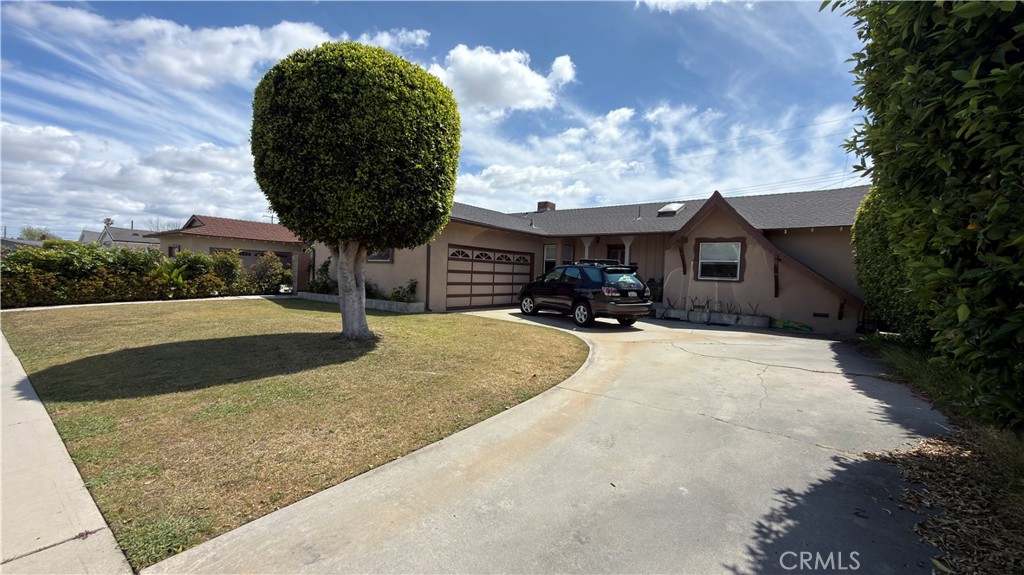 9132 Vons Property Photo