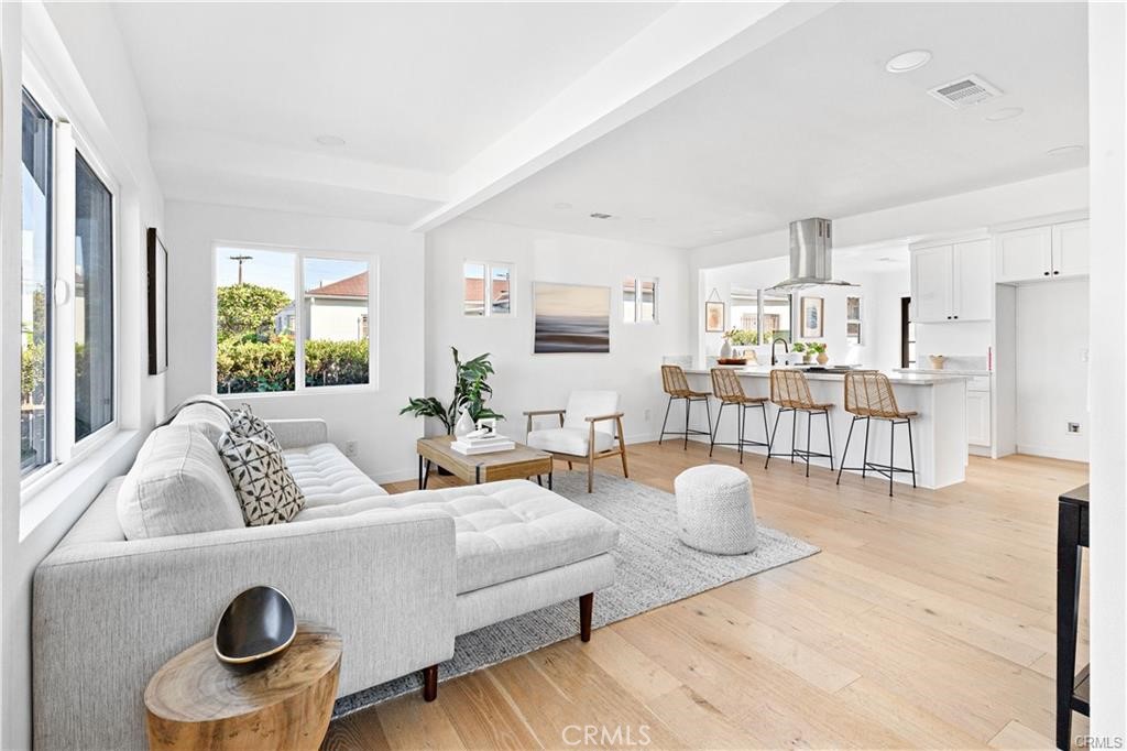 1630 S Ridgeley Property Photo 3