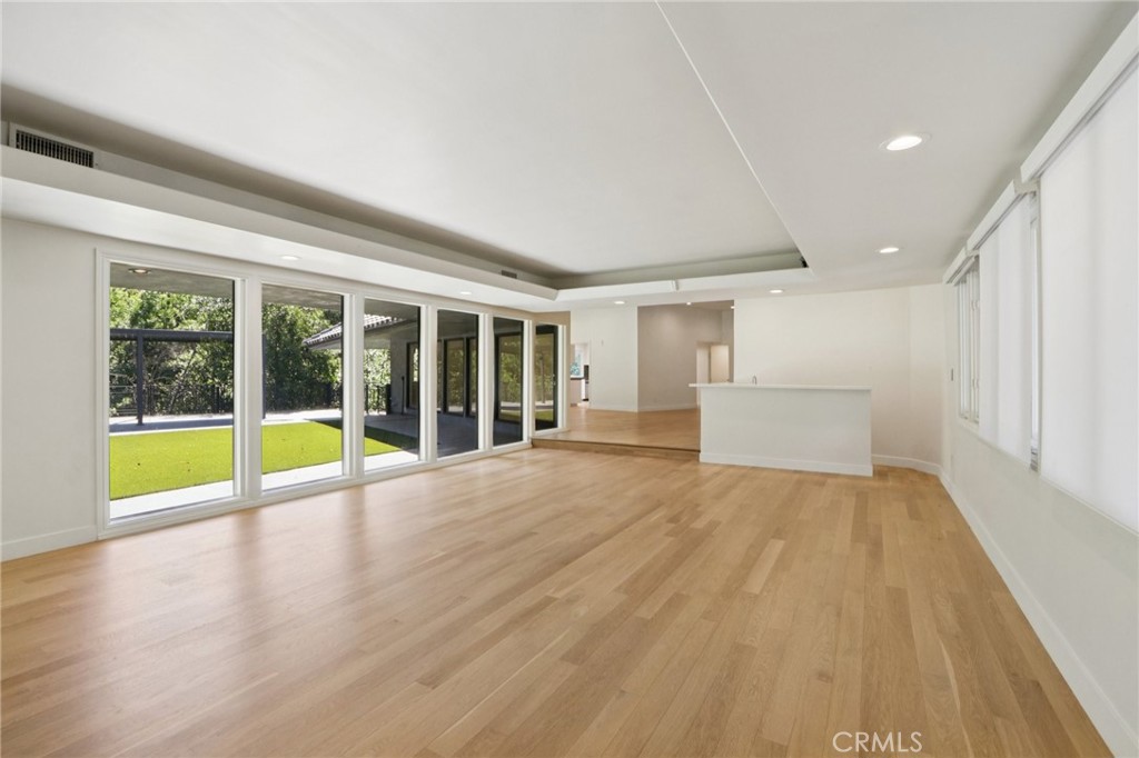 4900 Queen Victoria Property Photo 20
