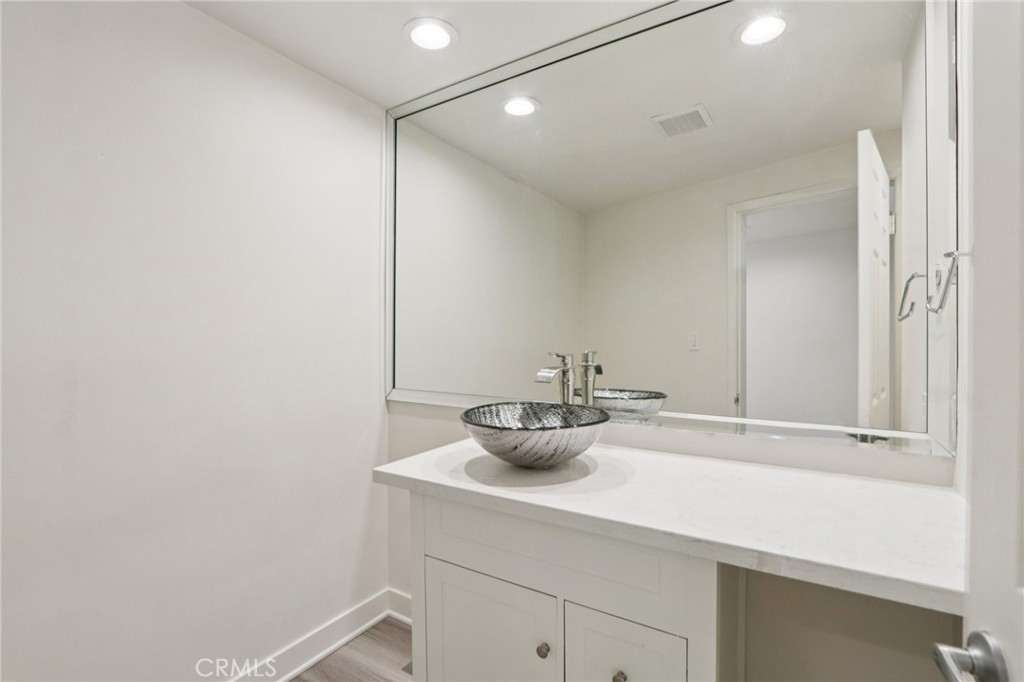 4900 Queen Victoria Property Photo 26