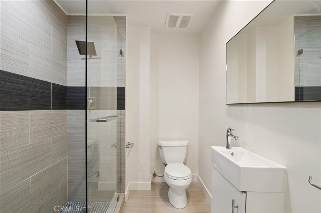 4900 Queen Victoria Property Photo 32