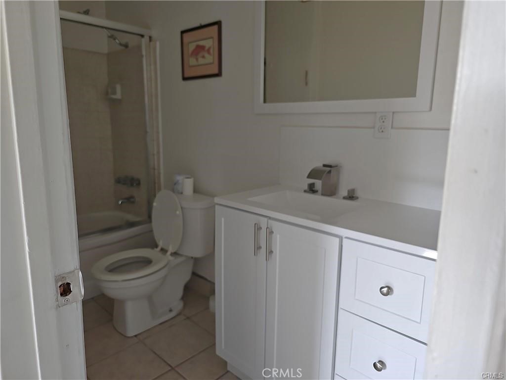 4133 Downing B Property Photo 4