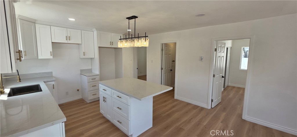 1124 E 76th Place Property Photo 3