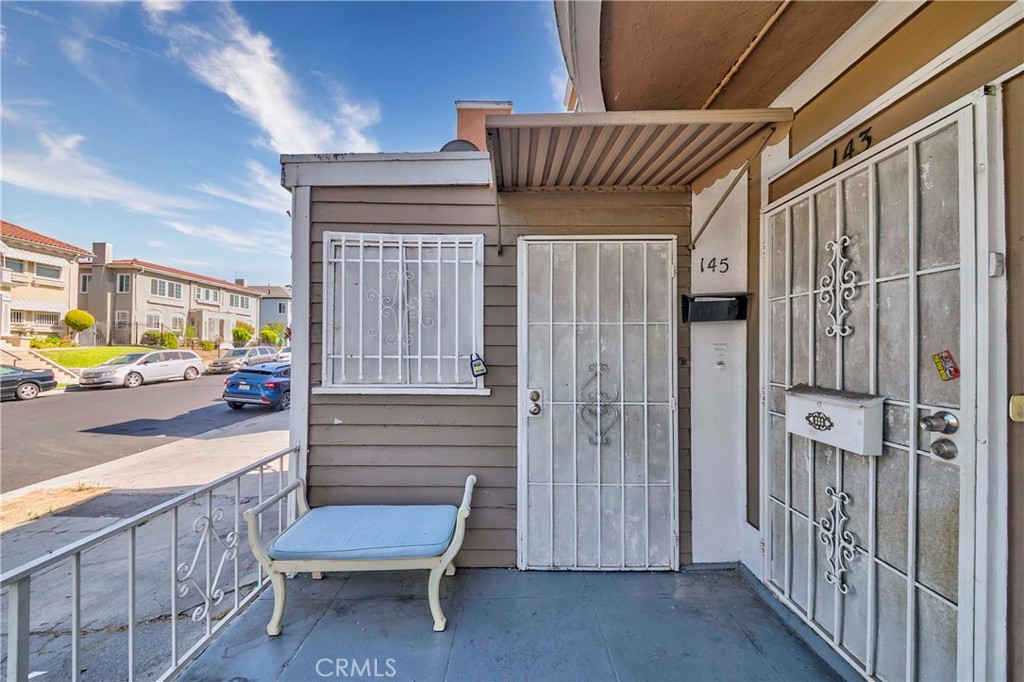139 S Manhattan Property Photo 4