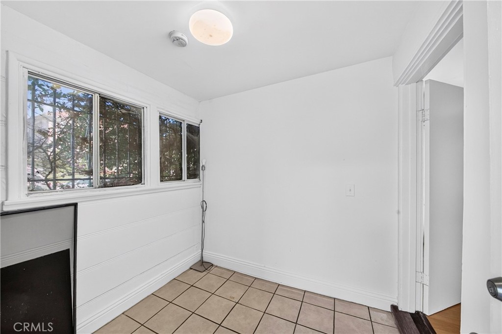 139 S Manhattan Property Photo 6