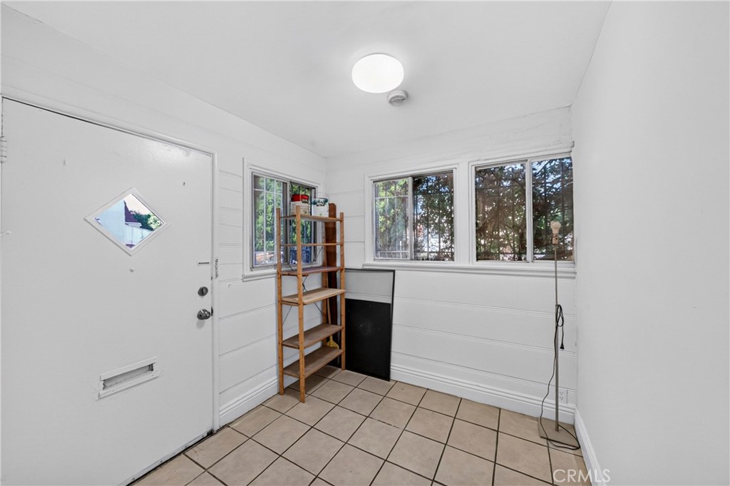139 S Manhattan Property Photo 7
