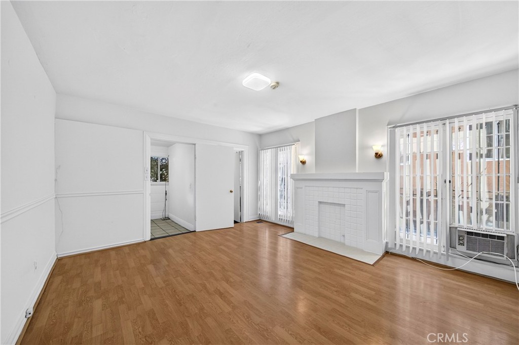 139 S Manhattan Property Photo 9