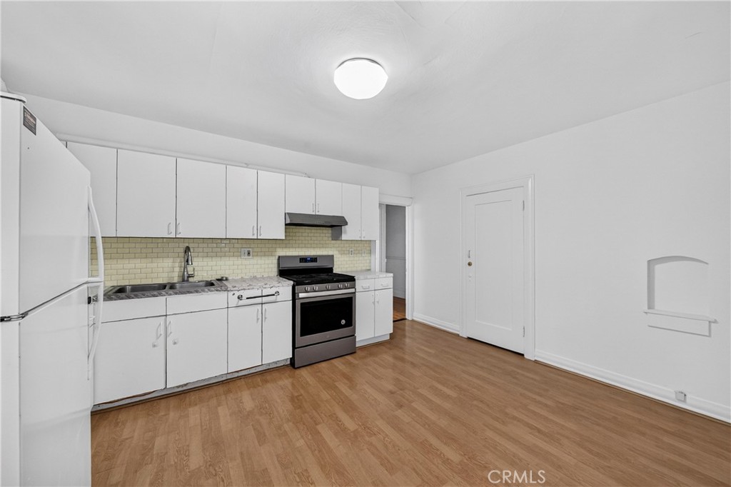 139 S Manhattan Property Photo 13