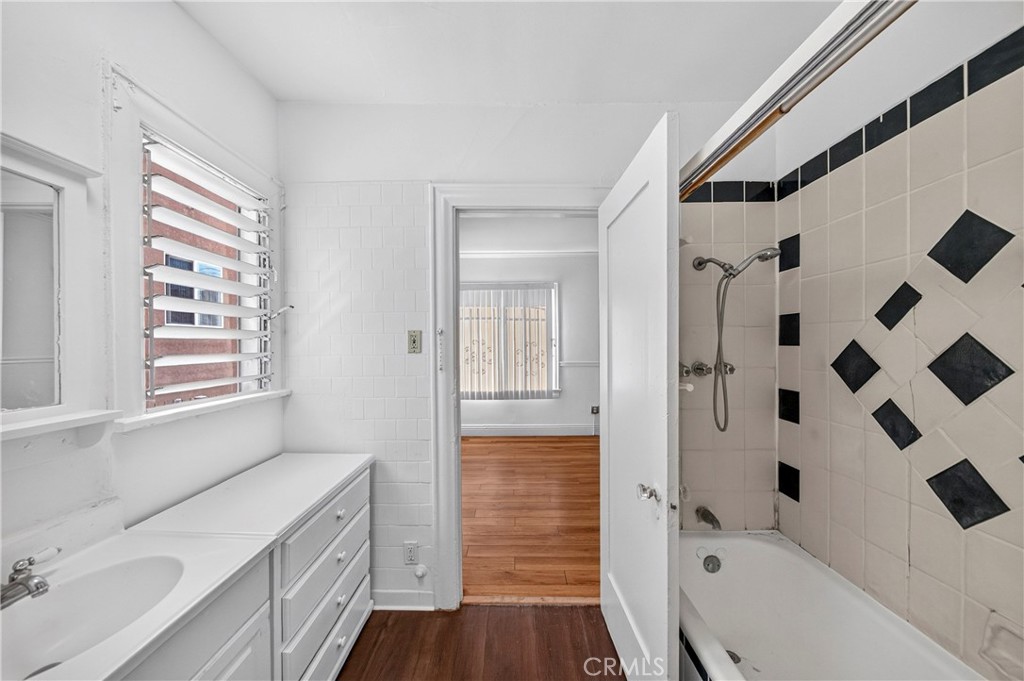 139 S Manhattan Property Photo 25