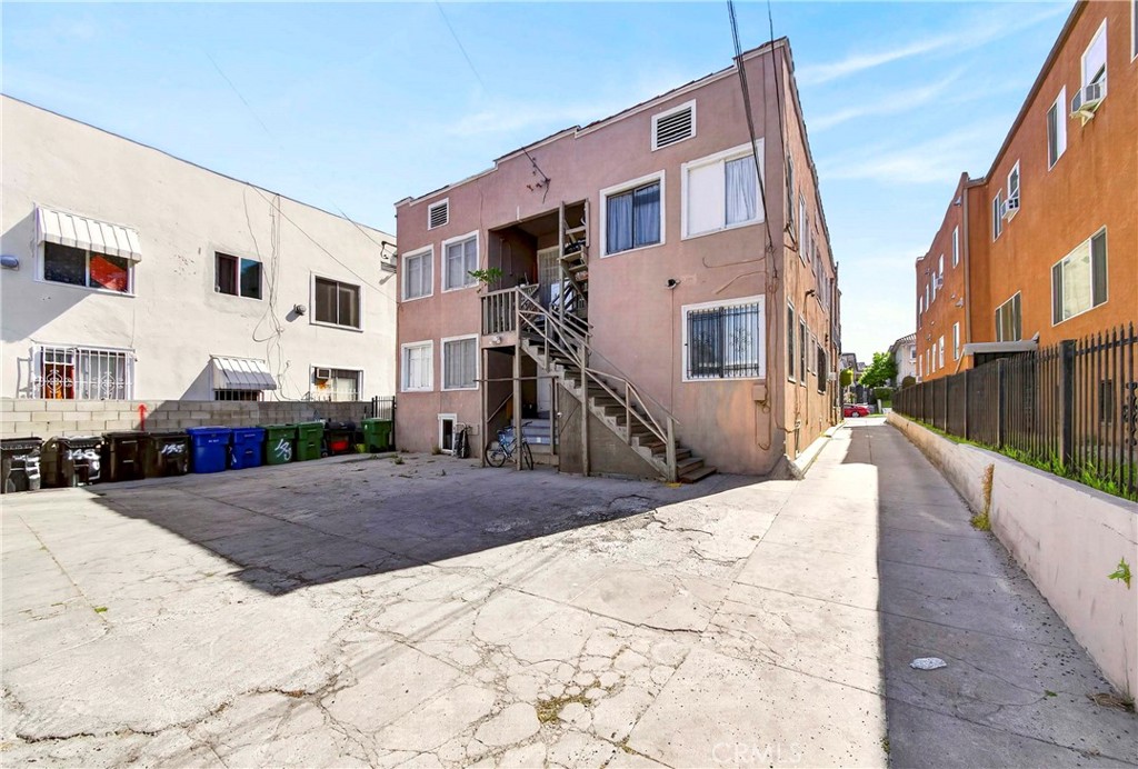 139 S Manhattan Property Photo 30
