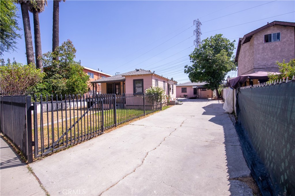 8022 Felix Property Photo 4