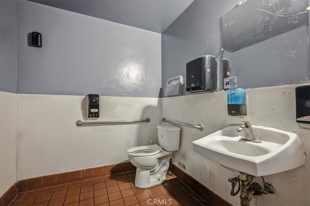 12341 Imperial Highway Property Photo 37