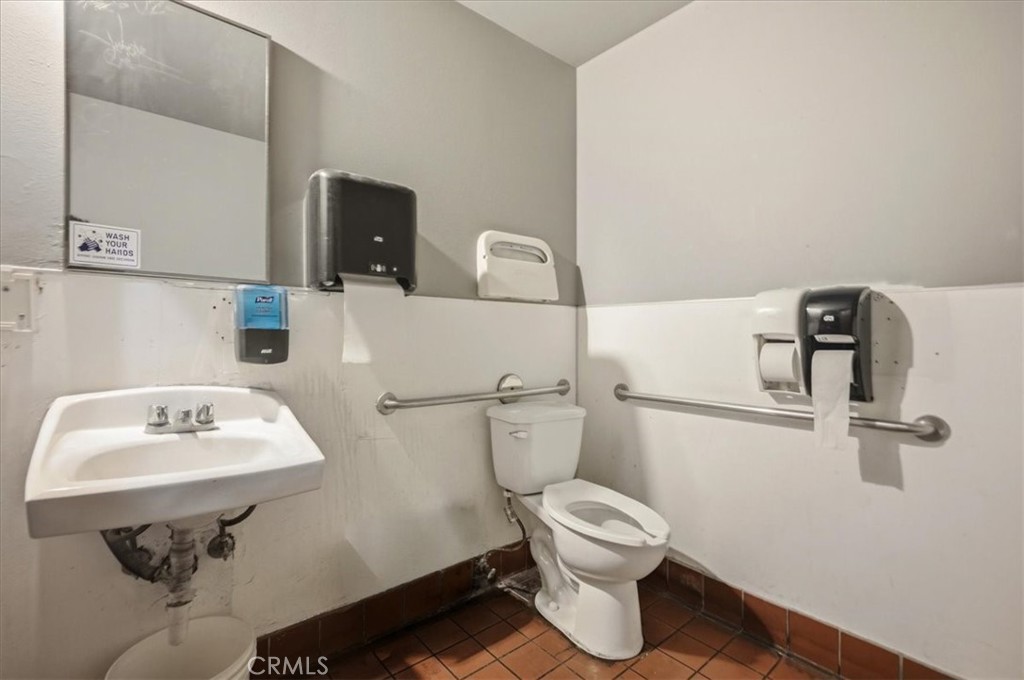 12341 Imperial Highway Property Photo 39