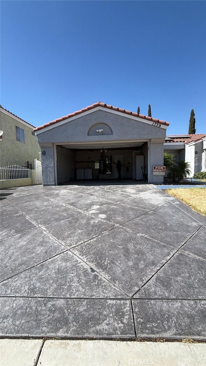 1739 E Avenue R6 Property Photo 4