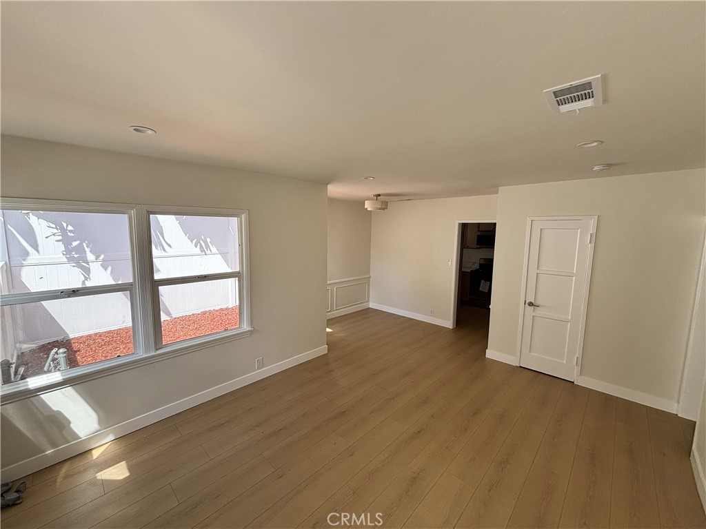 974 W 5th Property Photo 12
