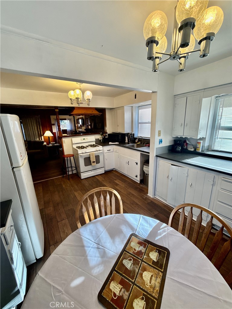 345 W Sherwood Property Photo 4