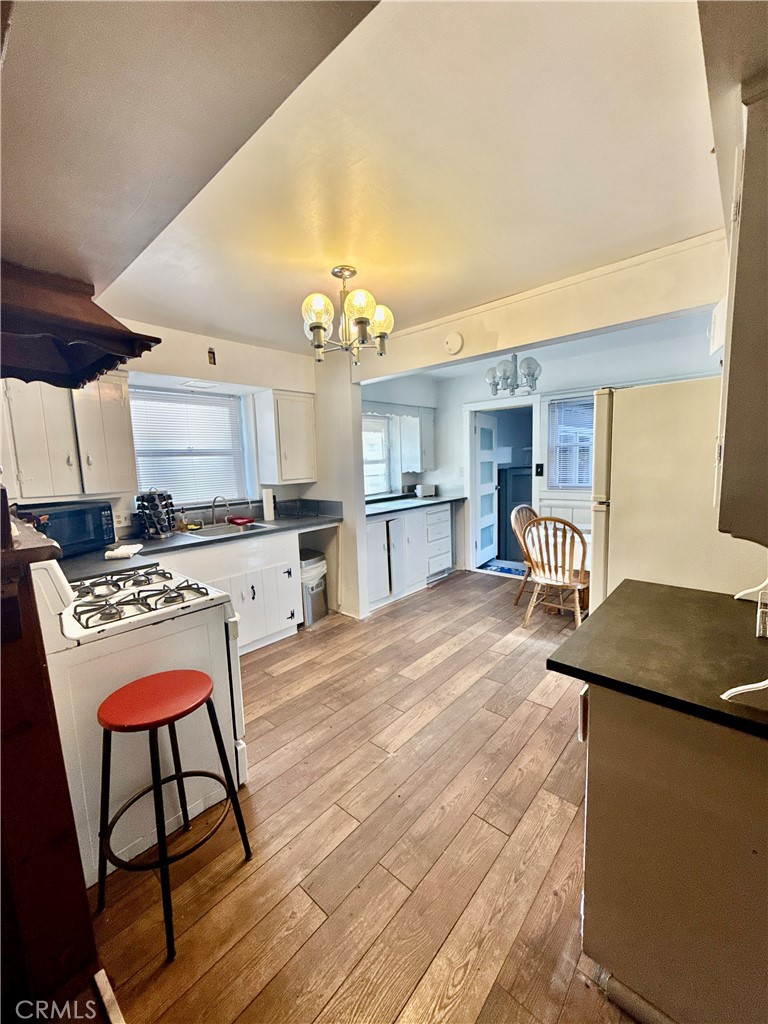 345 W Sherwood Property Photo 5