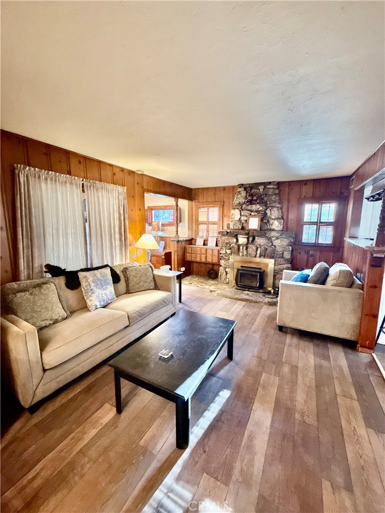 345 W Sherwood Property Photo 8