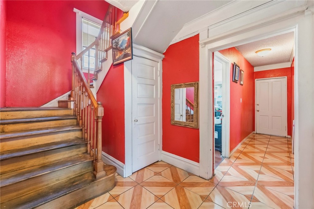 2920 Van Buren Property Photo 10