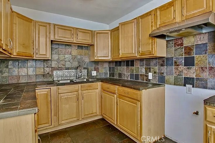 2535 W Imperial 5 Property Photo 6