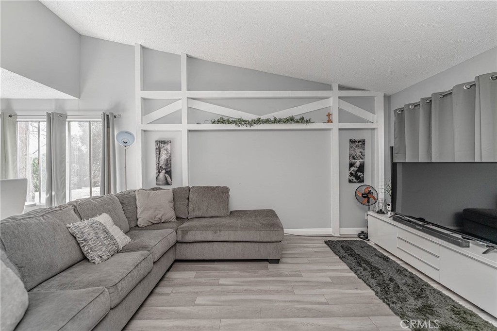 26212 Rainbow Glen Property Photo 9