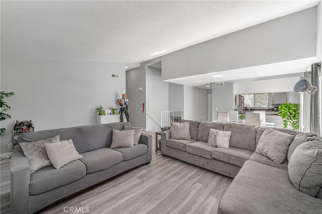 26212 Rainbow Glen Property Photo 12