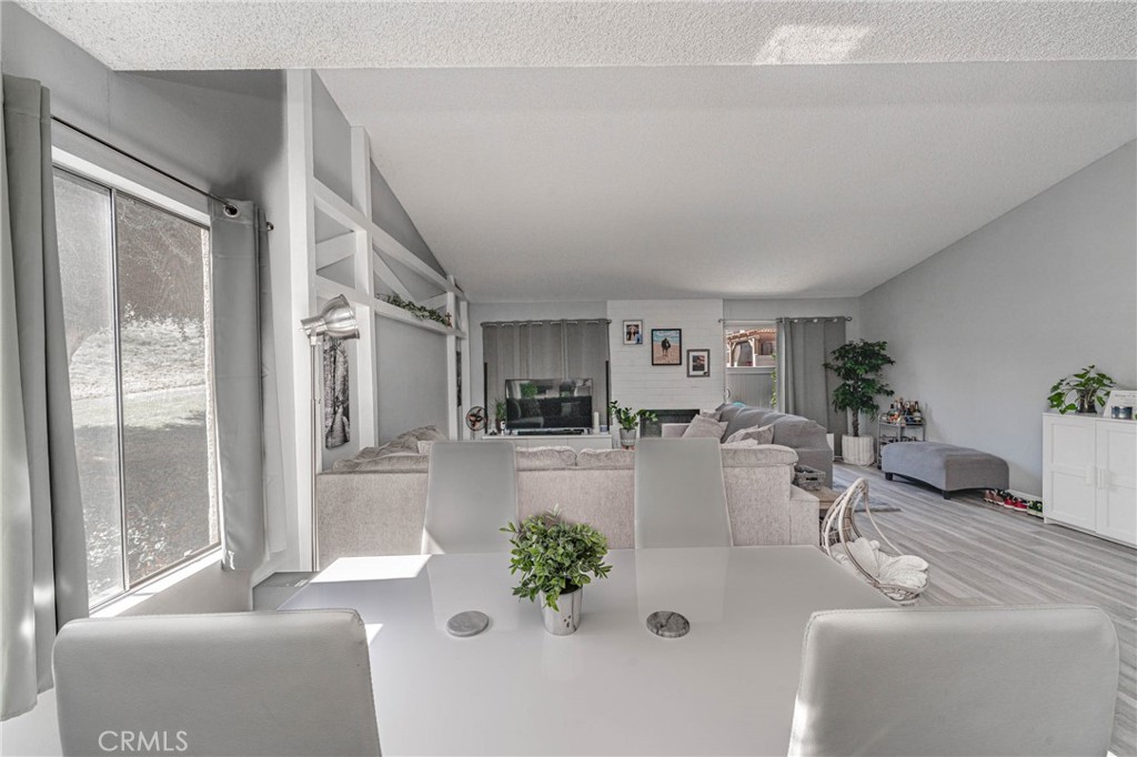 26212 Rainbow Glen Property Photo 13
