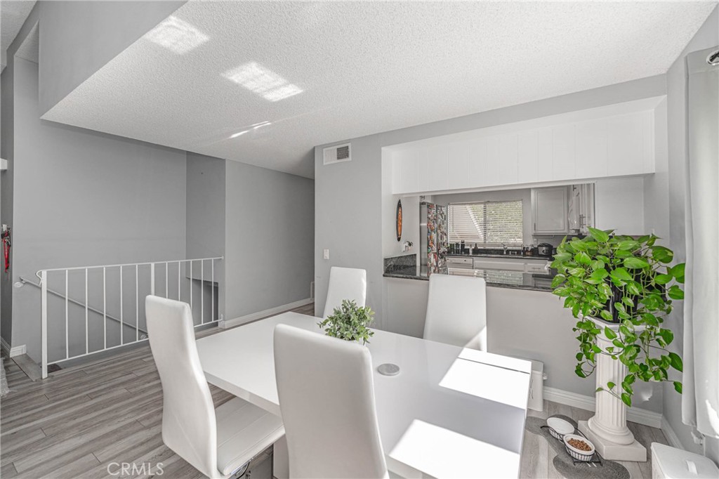 26212 Rainbow Glen Property Photo 18