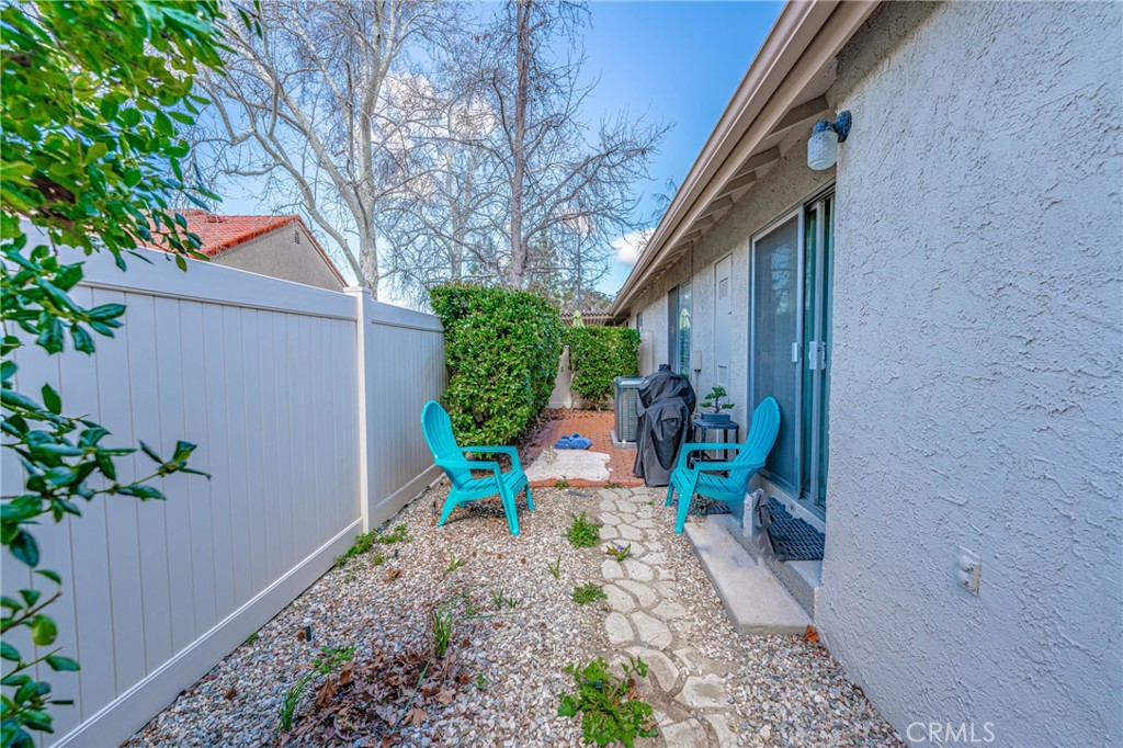 26212 Rainbow Glen Property Photo 30