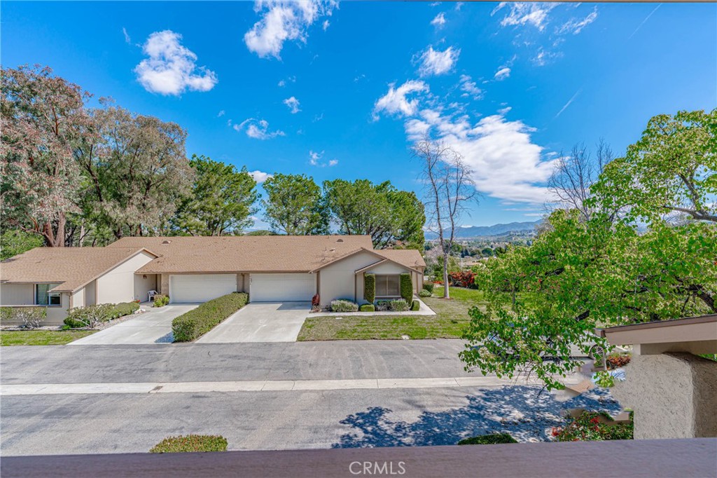 26212 Rainbow Glen Property Photo 32