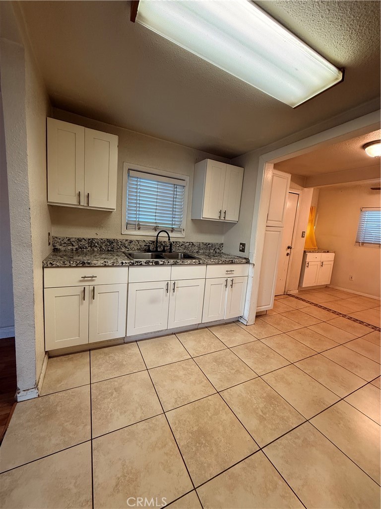 13606 S Largo Avenue Property Photo 4