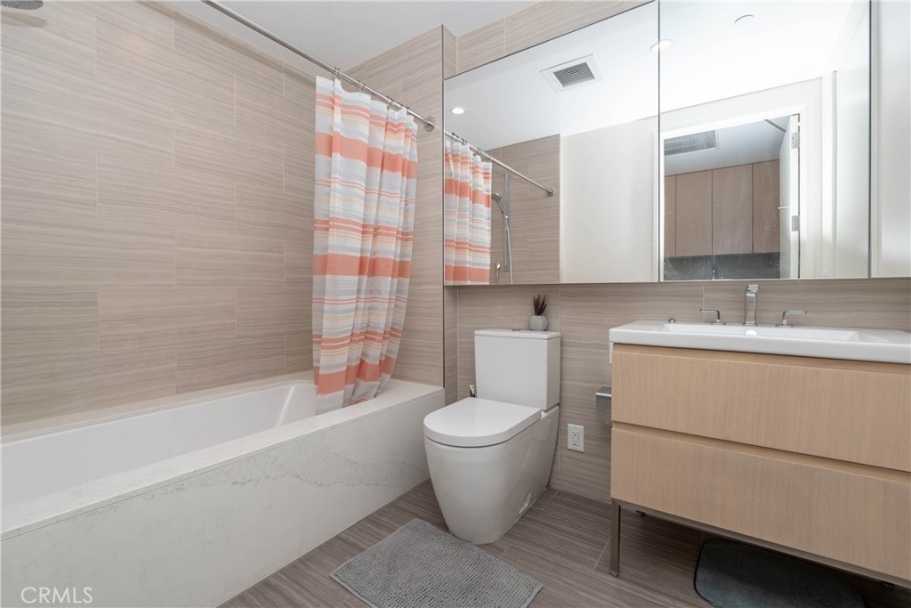 877 Francisco Street 819 Property Photo 10