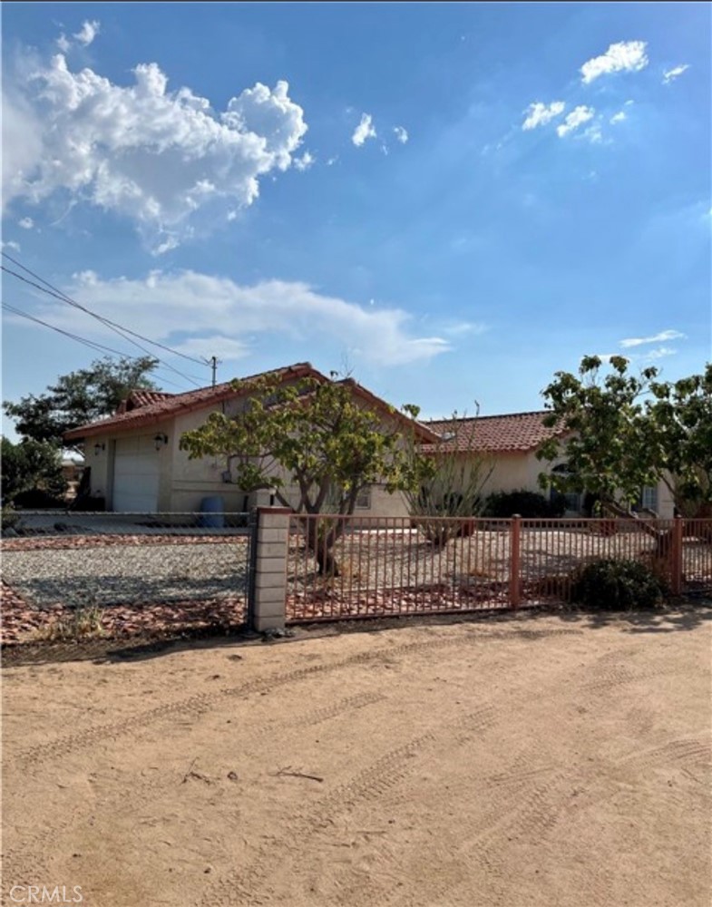 17695 Linden St Property Photo 4