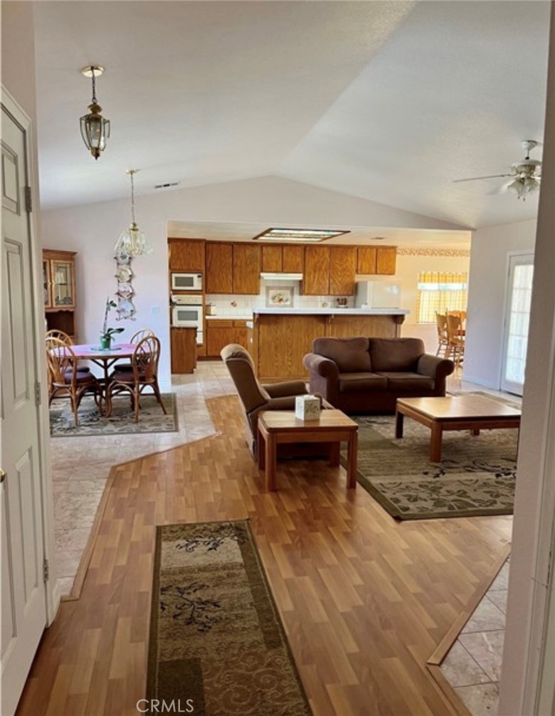17695 Linden St Property Photo 5