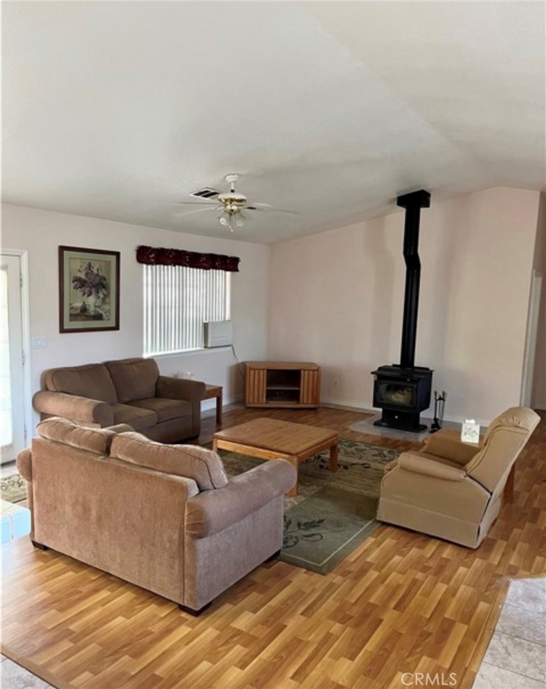 17695 Linden St Property Photo 6