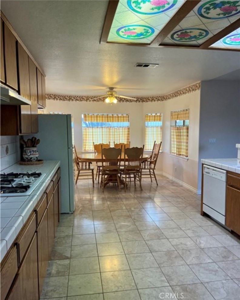 17695 Linden St Property Photo 10