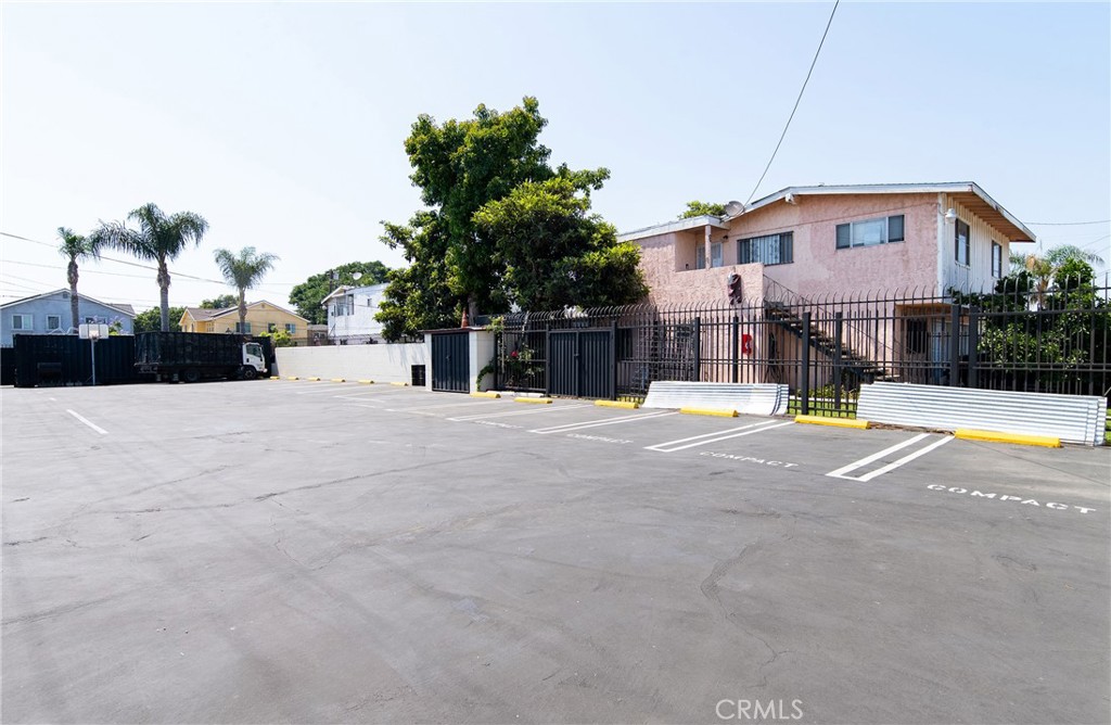 147 E Rosecrans Avenue Property Photo 8