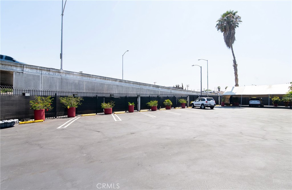 147 E Rosecrans Avenue Property Photo 9