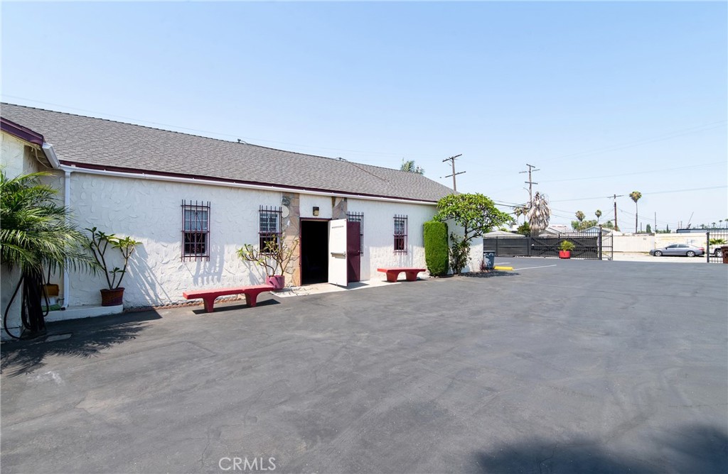 147 E Rosecrans Avenue Property Photo 11