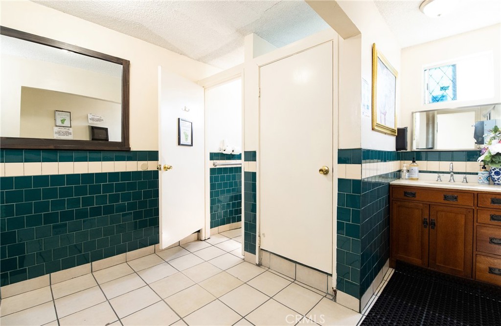 147 E Rosecrans Avenue Property Photo 15