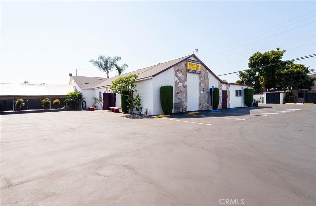 147 E Rosecrans Avenue Property Photo 29