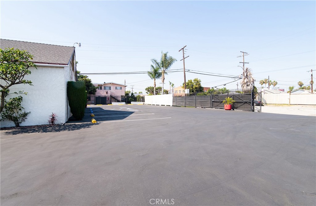 147 E Rosecrans Avenue Property Photo 30