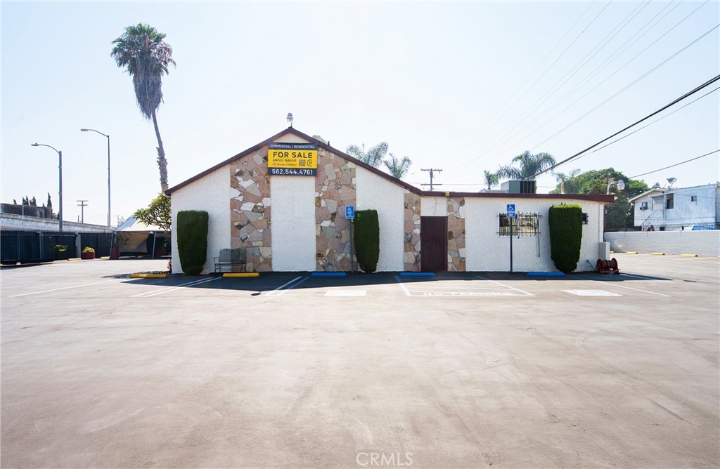 147 E Rosecrans Avenue Property Photo 32